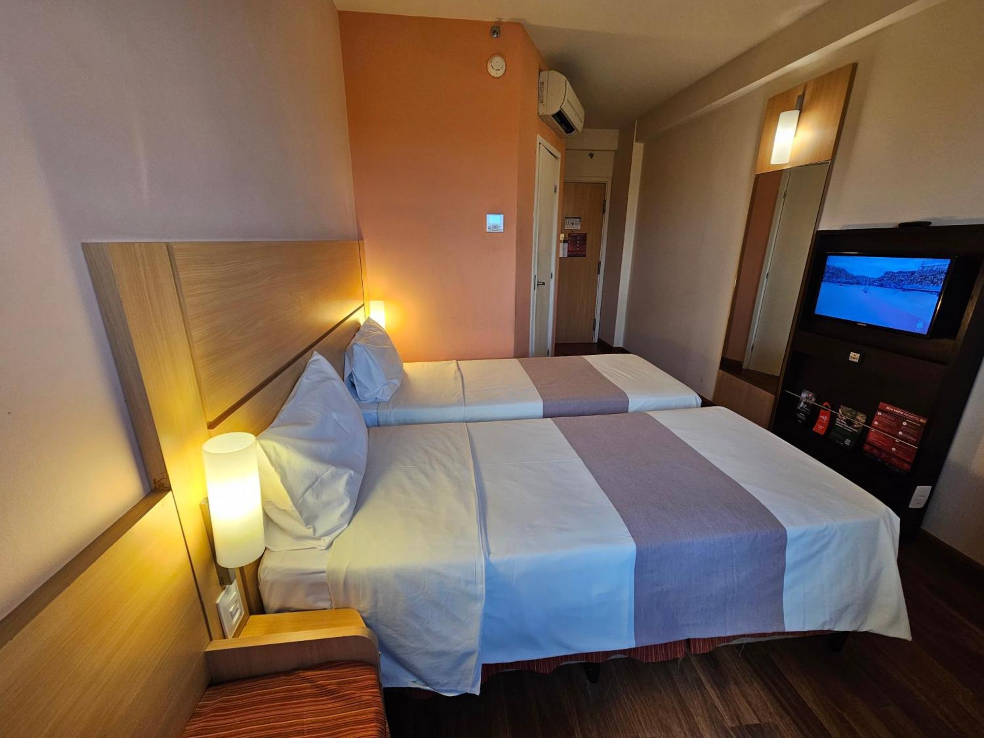 Готель Ibis Мосоро Екстер'єр фото
